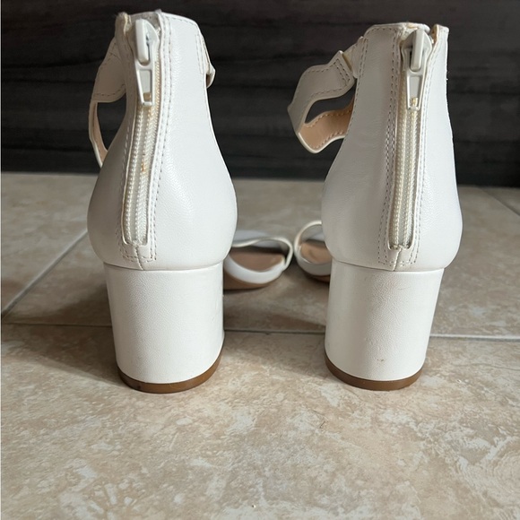 INC International Concepts' Hadwin Sandals in White - Picture 4 of 5